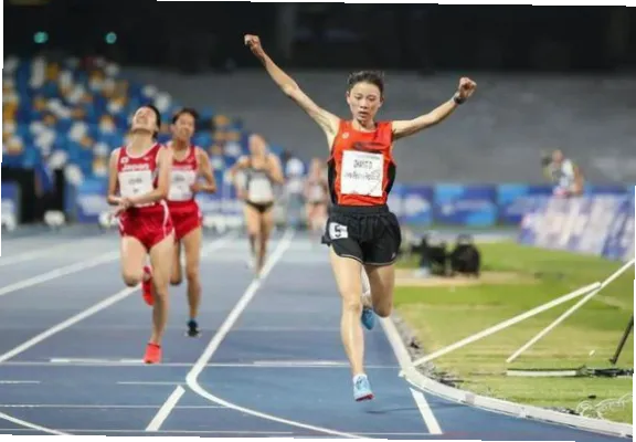 田径女子10000米是奥运会长跑项目中的耐力巅峰